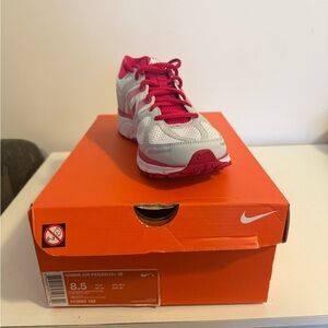 Nike White & Hot Pink Women's Running Sneaker